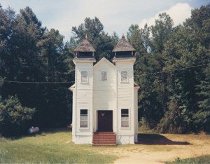 "Iglesia Sprott", Alabama, 1977/ Photo Credits: William Christenberry, cortesía de Pace/MacGill Gallery, Nueva York