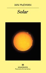 Este libro aparece cuando aún los lectores están saboreando la genial "Solar"