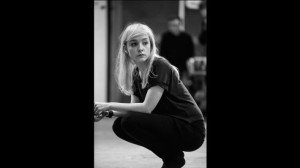 Olivia Vinall encarna a la inocente Cordelia/ Photo Credits: NT y Mark Douet