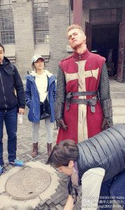 Imagen del rodaje de "Outcast", con Hayden Christensen en primer plano/ Photo Credits: haydenfannews.com