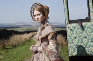 Mia Wasikowska encarna a la heroína, la escritora Edith Cushing