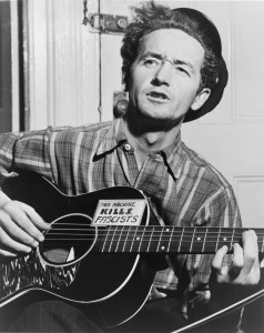 El letrista nacido en Oklahoma experimentó la crudeza del Dust Bowl/ Photo Credits: woodyguthrie.org