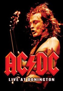 Angus Young sigue con su fuerza guitarrera como en sus inicios en AC/DC