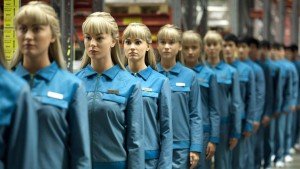 Humans diseña un futuro en el que los androides son elementos esenciales en la vida familiar