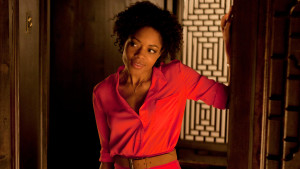 Naomie Harris colabora en la cinta como la inteligente y suspicaz Gail Perkins