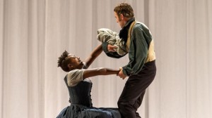 Jane Eyre actualiza el clásico de Charlotte Brontë desde el punto de vista escénico/ Photo Credits: Manuel Harlan