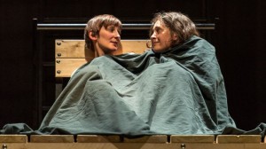 La versión de Sally Cookson no olvida el periodo de Jane Eyre en el orfanato/ Photo Credits: Manuel Harlan