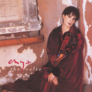 Enya saltó a la fama internacional por interpretar la banda sonora del documental "The Celts"