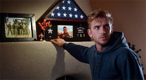 Dan Stevens (en la foto) interpreta en la película al novio del personaje de Anne Hathaway