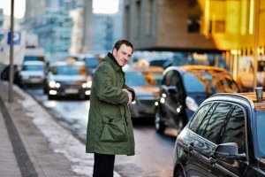 Michael Fassbender (en la foto), durante el rodaje de "The Snowman"