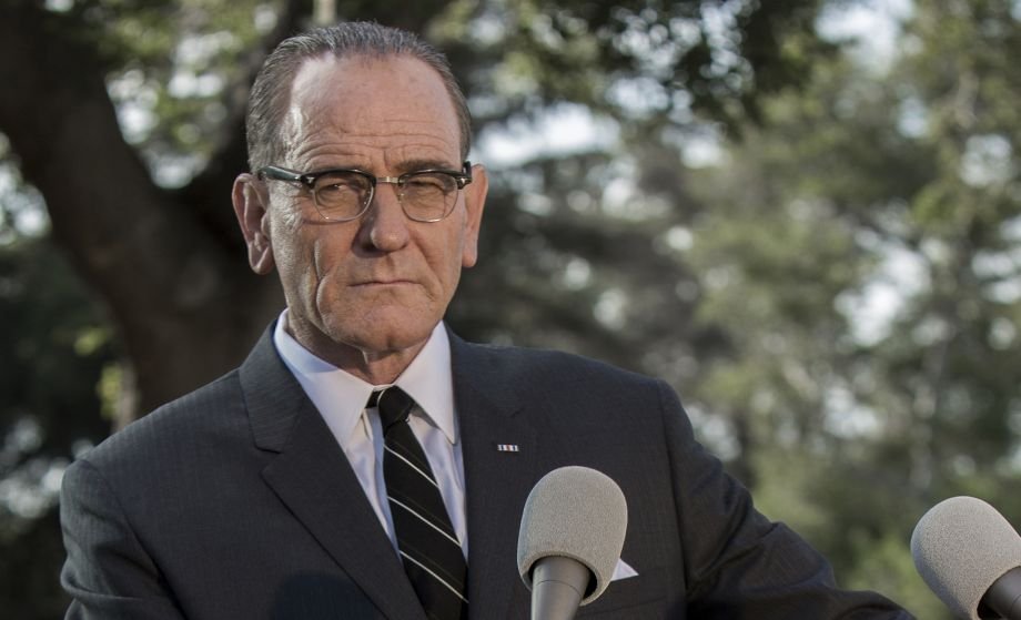 Bryan Cranston aporta serenidad y energía a su caracterización como LBJ