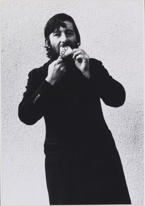 El arte conceptual británico abrió el camino a nuevas formas de expresión/ Foto: Keith Arnatt Estate, "Art as an Act of Retraction" (detail 1971)