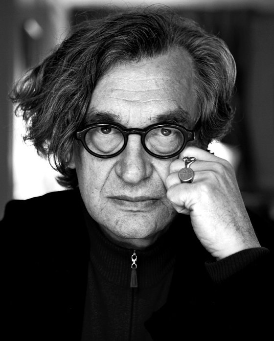 Wim Wenders (en la foto) ha encargado la elaboración del guion a Erin Dgnam