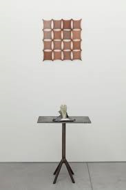 Marisa Merz conistruyó un espacio reconocible para desplegar su arte/ Foto: Met y Hammburg Museum