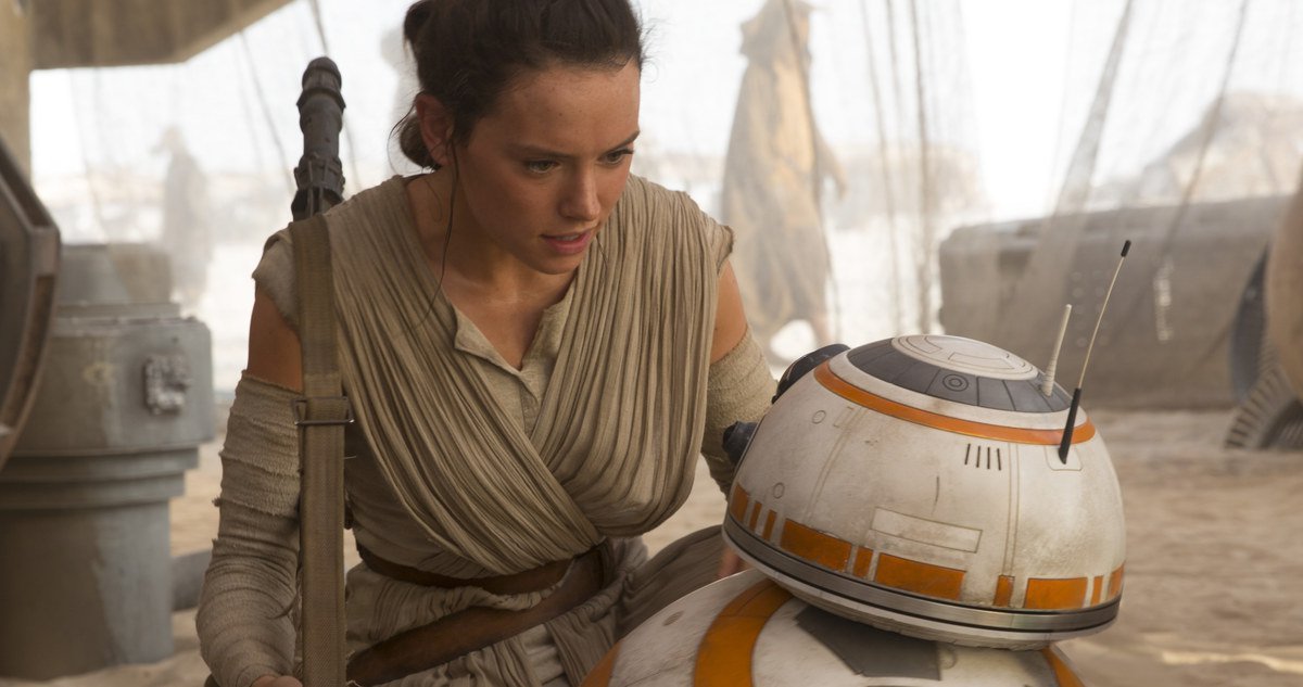 Daisy Ridley (en la imagen) interpreta a la joven de la que se enamora el papel de Tom Holland, en "Chaos Walking"