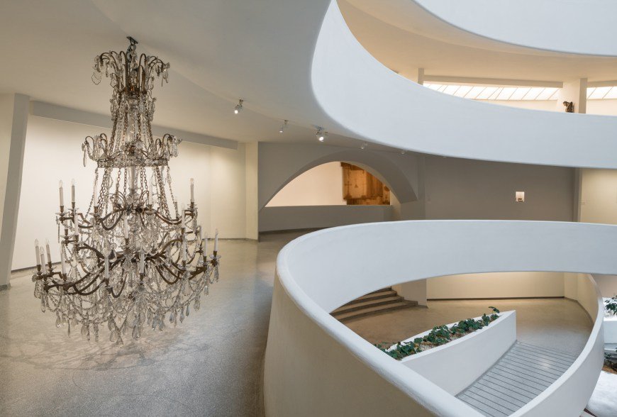 Danh Vo da un sentido completamente intencionado a los mimbres culturales de los seres humanos/ Foto: Museo Guggenheim de Nueva York