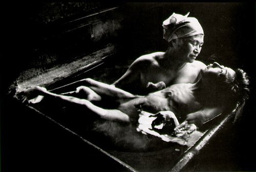 Johnny Depp se quedó impactado ante el dramatismo de las forografías de W. Eugene Smith/ Foto: W. Eugene Smith y Magnum